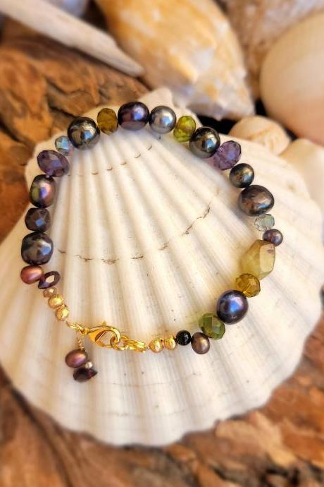 Pearl and Agate Natural Healing Gemstone Bracelet with Swarovski Crystals